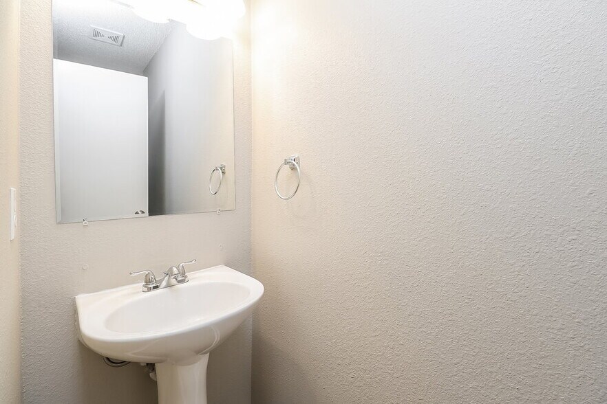 Building Photo - 2011 Dunsmore Ln