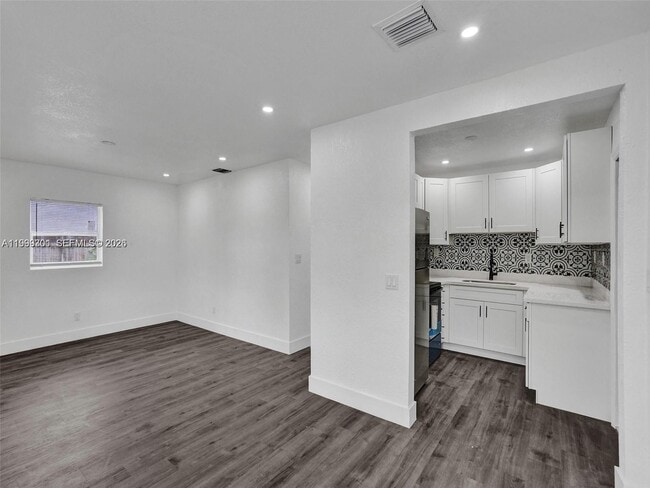 Building Photo - 6420 SW 22nd Ct