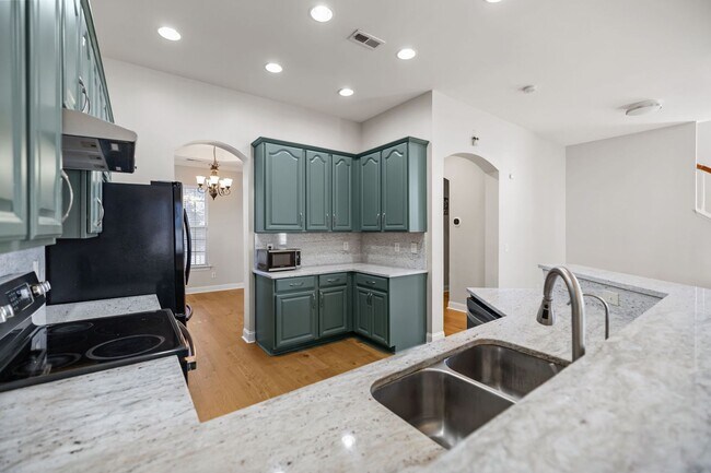 Building Photo - 10724 Alvarado Way
