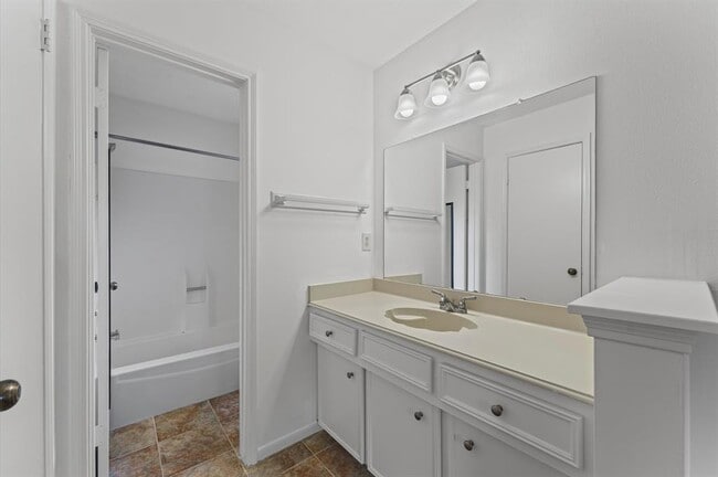 Building Photo - 707 Cascade Creek Dr