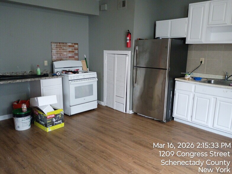 Building Photo - 1209 Congress St