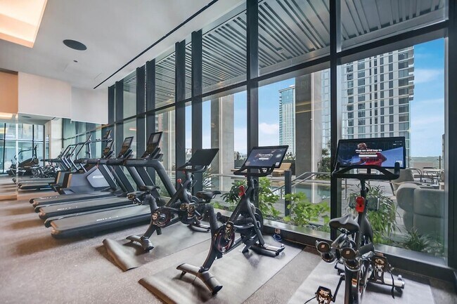 Building Photo - 610 Davis St