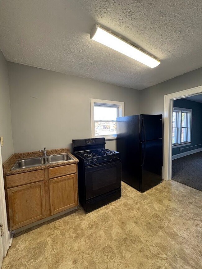 Building Photo - 1307 Market Ave N