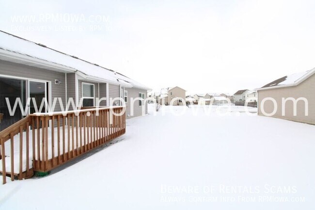 Building Photo - FINISHED BASEMENT!!! 4 Bedroom, 3 Bath Hom...