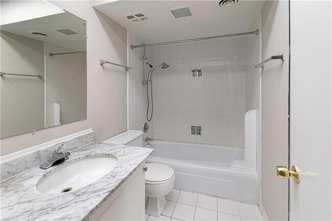 Building Photo - 3071 Colonial Way