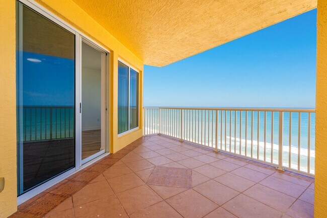Building Photo - Breathtaking 3 Bedroom Daytona Beach Shore...