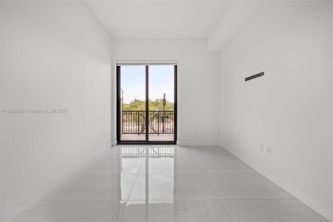 Building Photo - 301 Altara Ave