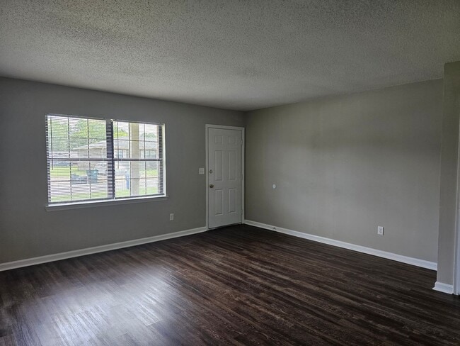 Building Photo - 5007B N. Moore Lane