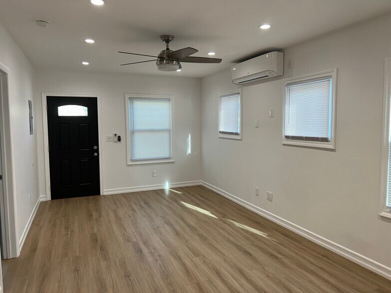 Mini split heating, cooling, and dehumidifier - 1533 Freeman Ave