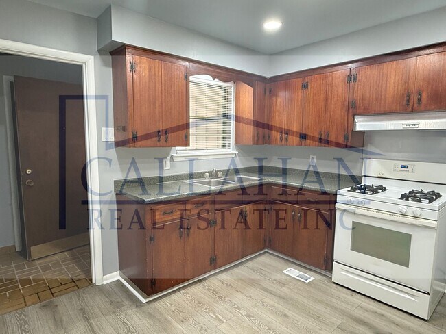 Building Photo - Updated NLR Home