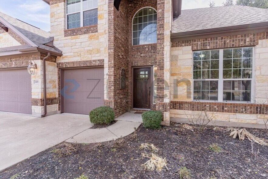 Building Photo - 2406 Sweetwater Ln