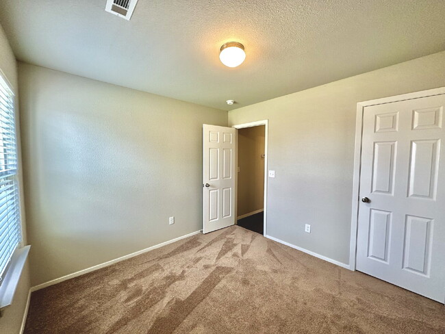 Building Photo - 1600 Scotland Dr