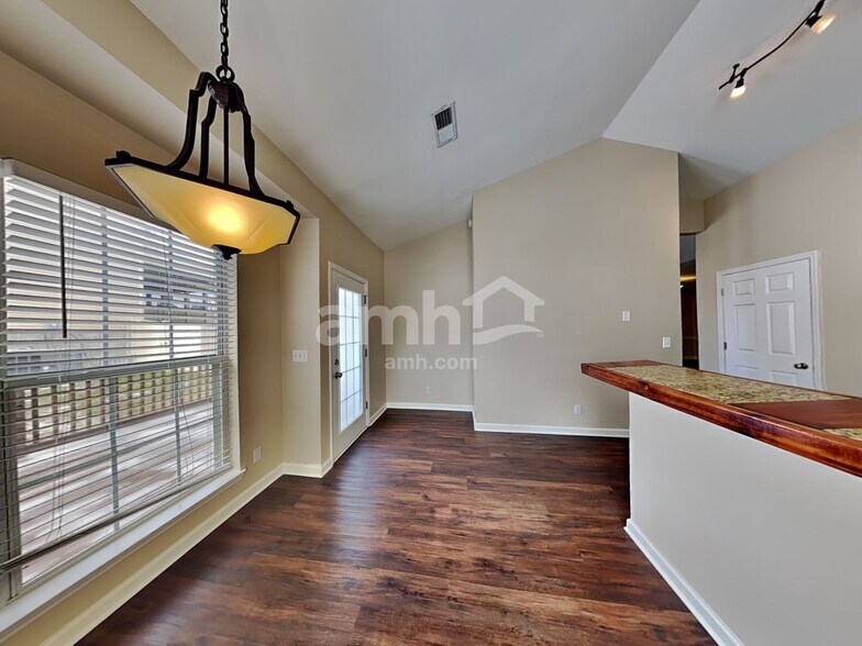 Building Photo - 1200 Nighthawk Ct