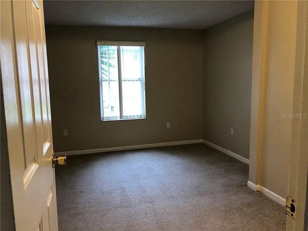 Building Photo - 836 Sky Lake Cir