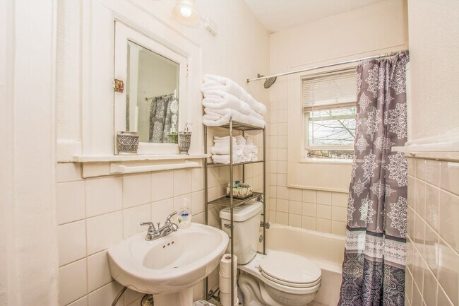 Building Photo - Charming 2 bed/1 bath in Poncey Highlands!