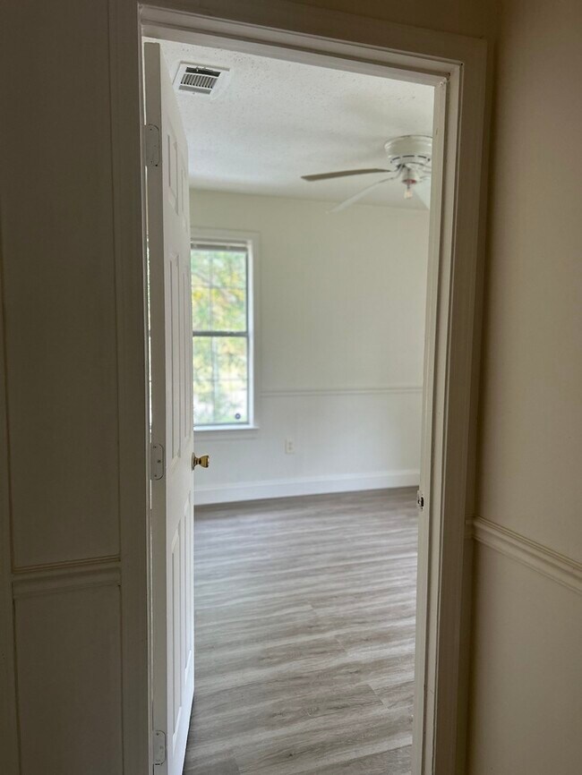 Building Photo - Beautiful 3/2 house