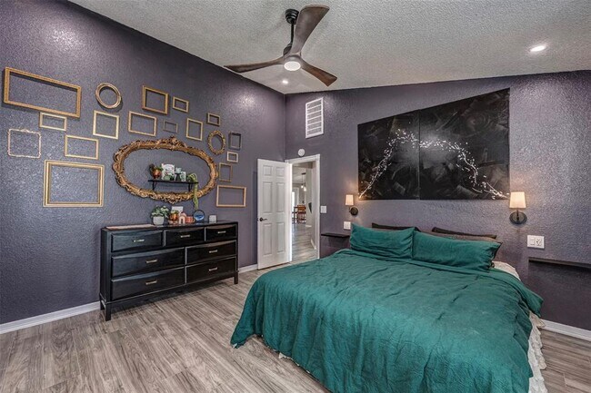 Building Photo - 8421 Woodhue Dr