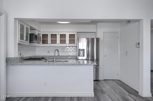 Building Photo - 9709 Vallarta Dr