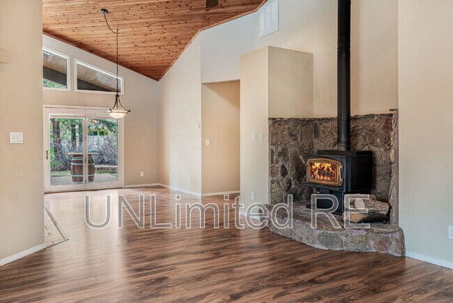 Building Photo - 4154 E Broken Rock Loop