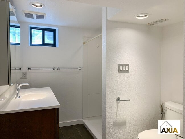 Building Photo - Exceptional Neighborhood!