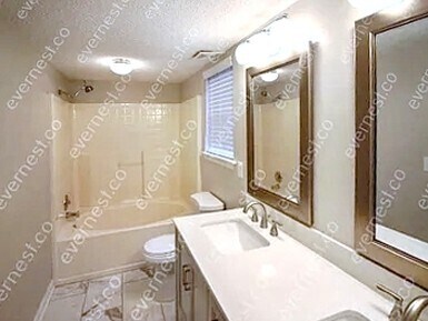 Building Photo - 2073 Upland Dr