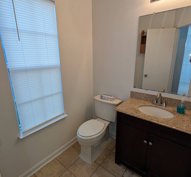 Building Photo - Available August 1, 2026 – Beautiful Townhome in Potomac Hills!