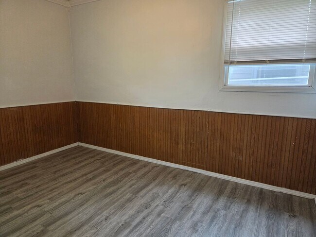 Building Photo - 3 Bedroom Ranch in Eastmoor