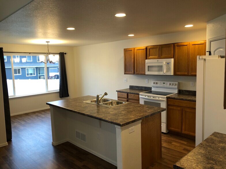 Building Photo - 622 Rosedale St