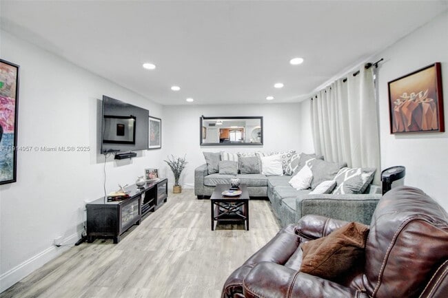 Building Photo - 6604 SW 113th Ave