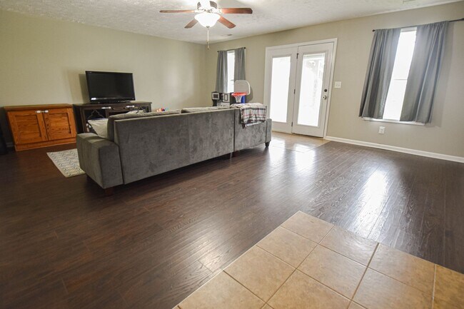 Building Photo - Pet Friendly Four Bedroom with Basement in...