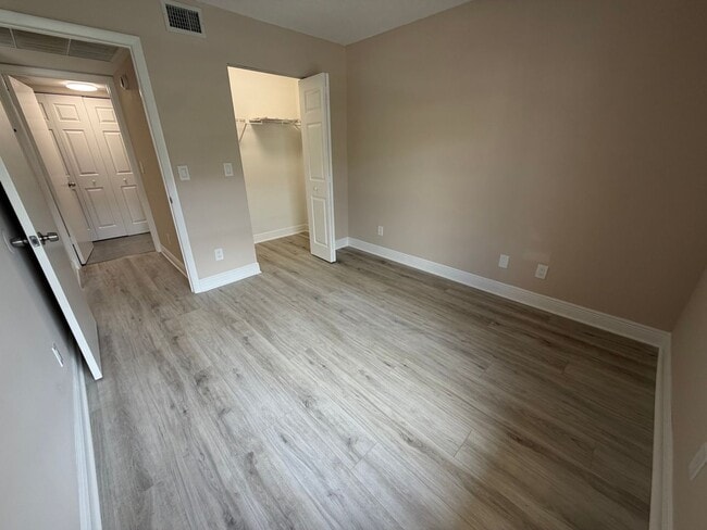 Building Photo - 5315 Summerlin Rd