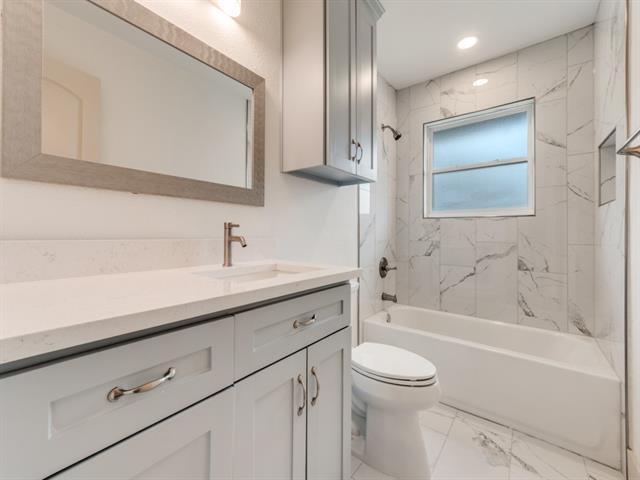 Building Photo - 8815 Graywood Dr