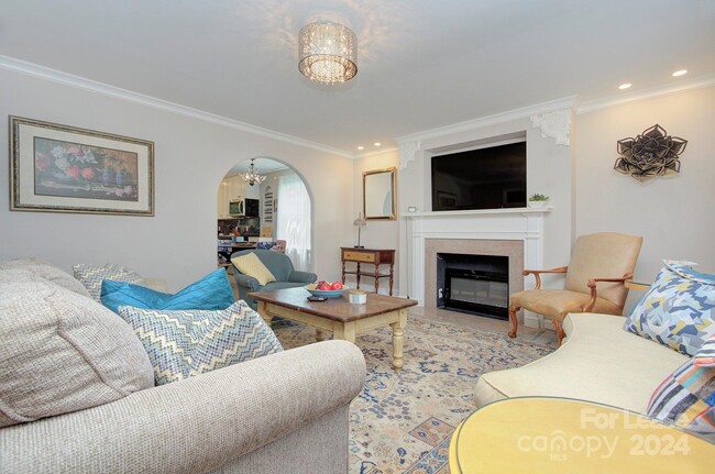 Building Photo - 629 Grandin Rd