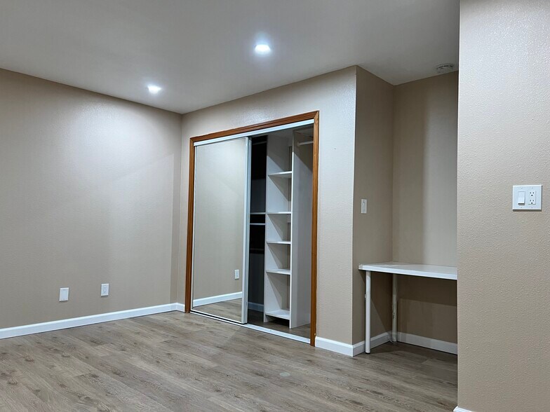 Building Photo - 1871 Peach Pl