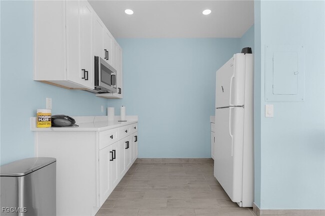 Building Photo - 1714 Bikini Ct