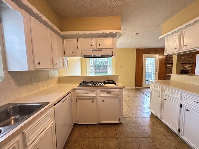 Building Photo - 1937 Arcadia Dr