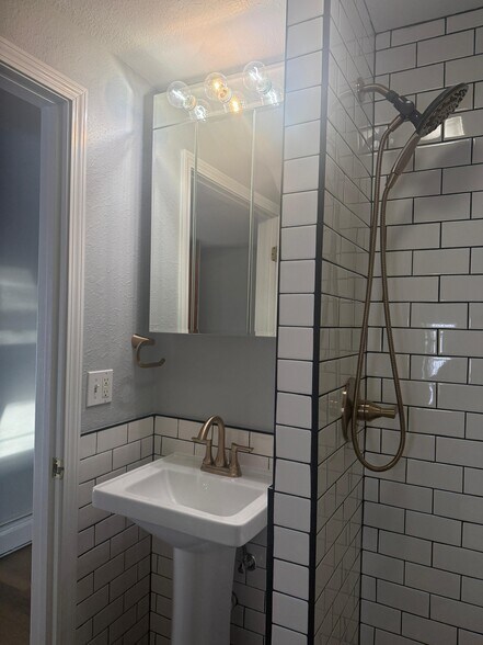 Building Photo - 7800 W Forest Home Ave