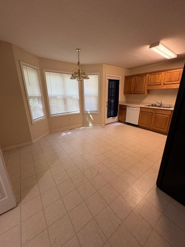 Building Photo - 886 Eagles Nest Cir