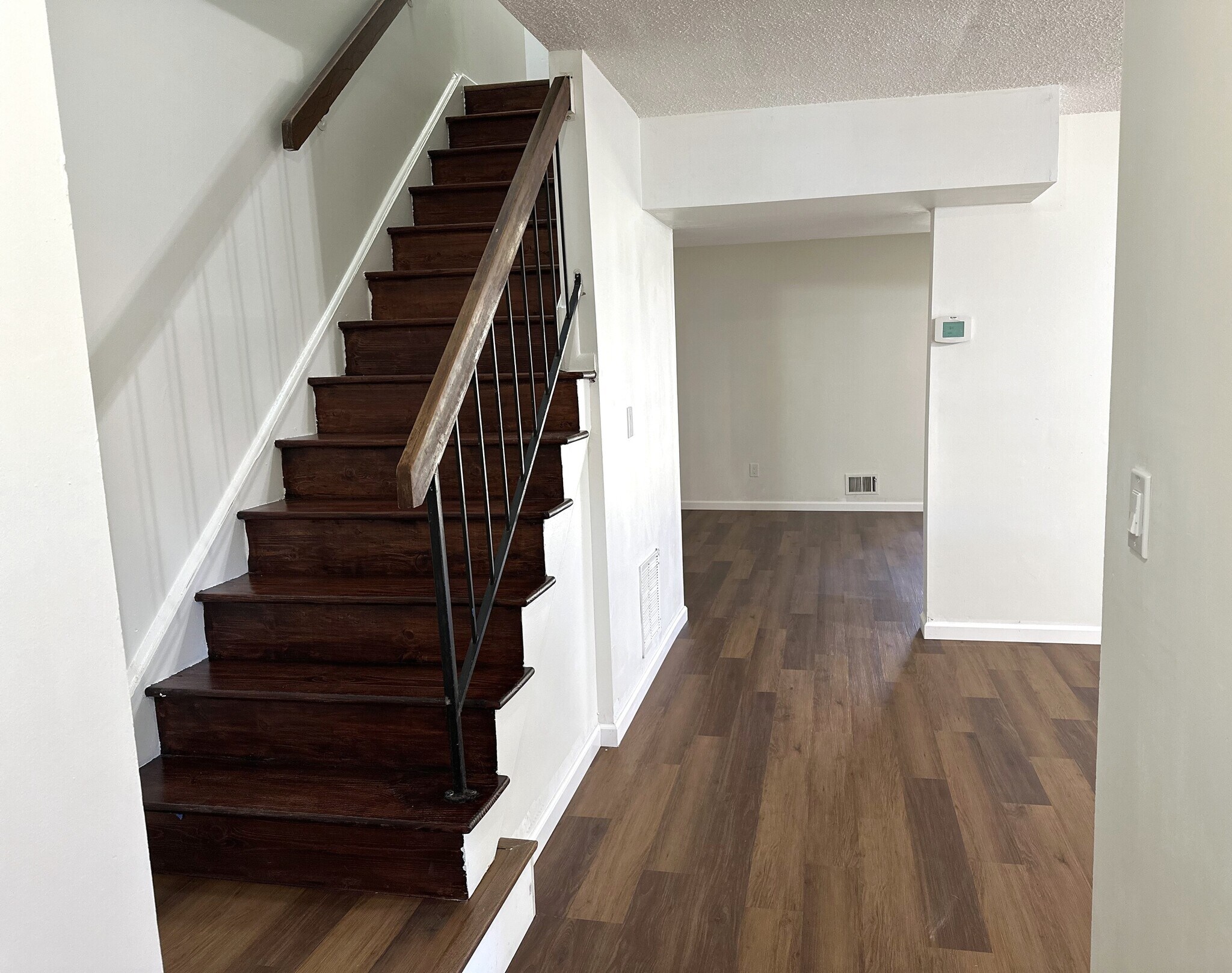 Building Photo - 8401 Hana Rd