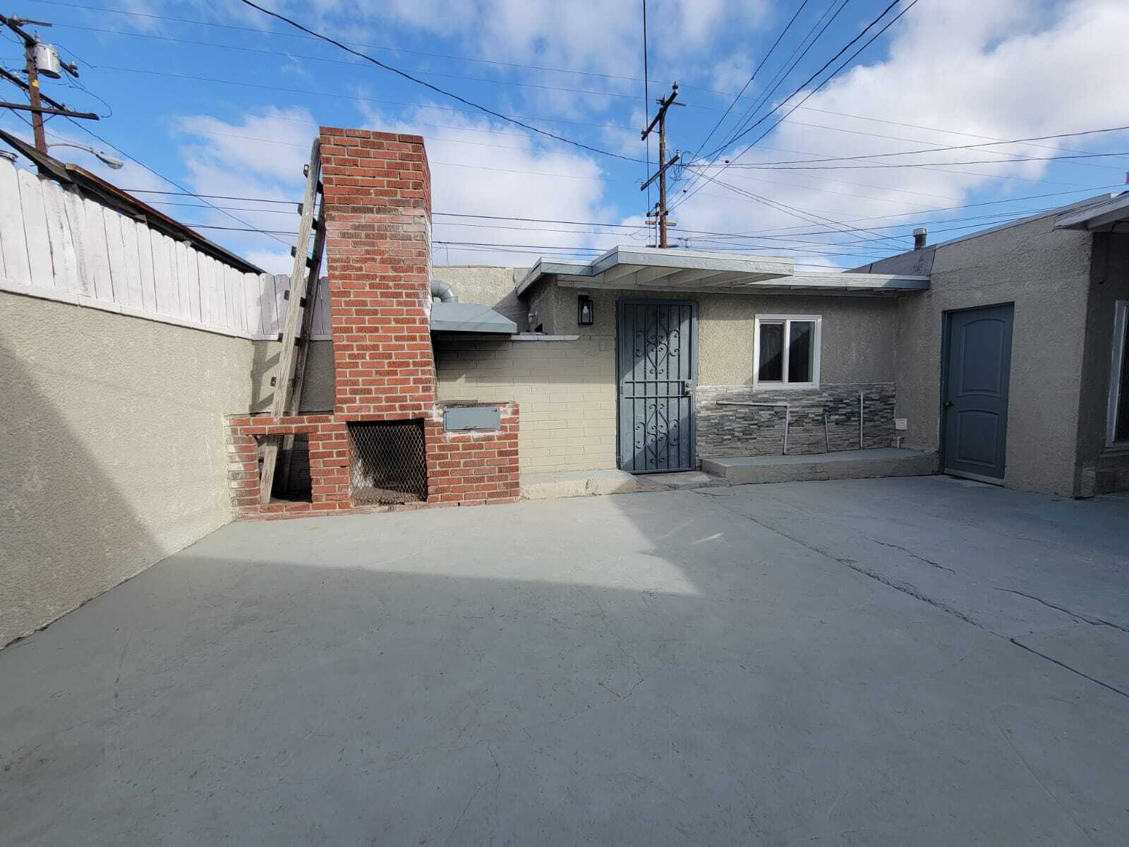 Building Photo - 1315 W 101st St