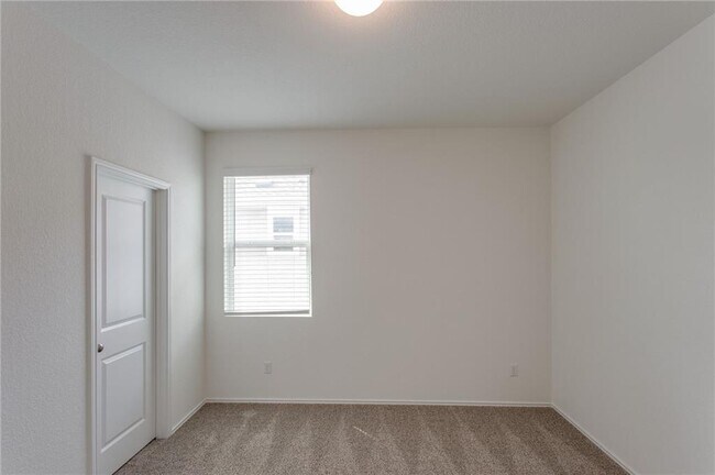 Building Photo - 224 Montauk Loop