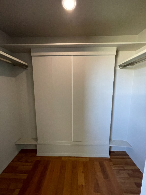 Building Photo - 2555 Valley Dr