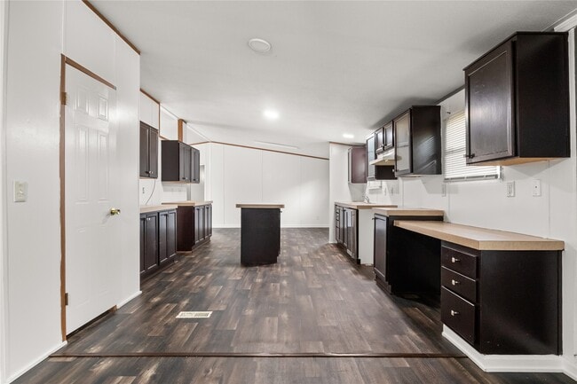 Building Photo - 811 De Lorean Ct