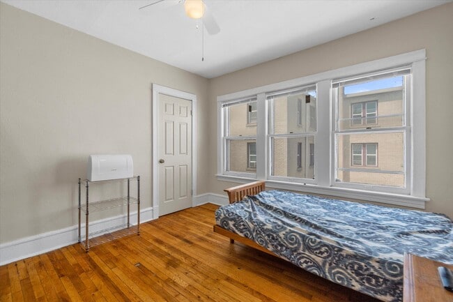 Building Photo - 750 N 34th St