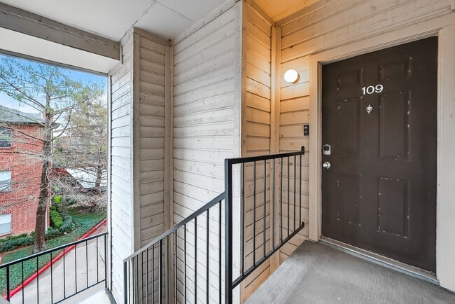 Building Photo - 4041 Drake St