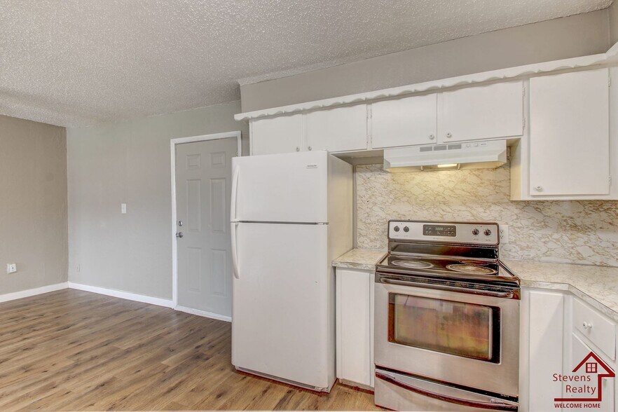 Building Photo - 4910 NW Pollard Ave