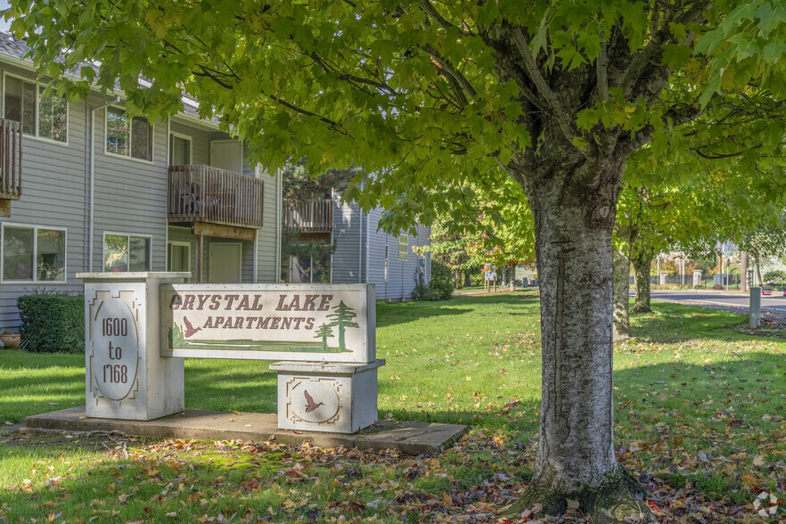 Sign - Crystal Lake Apartments