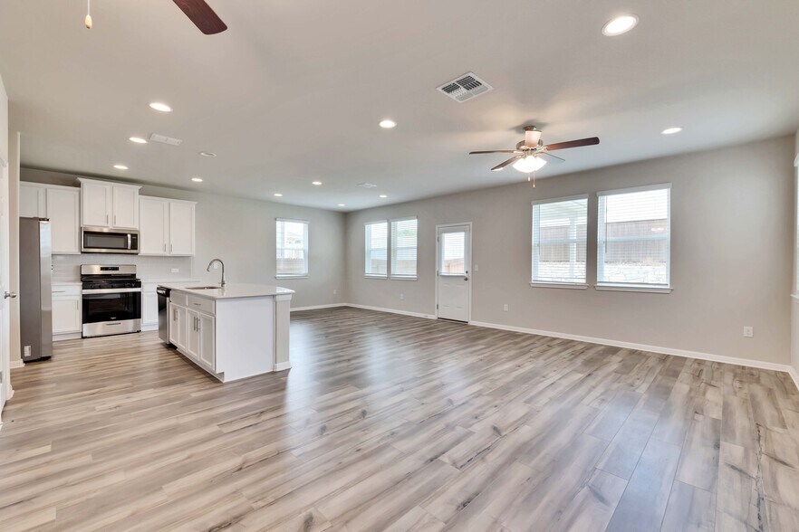 Building Photo - 10811 Sentinel Dr