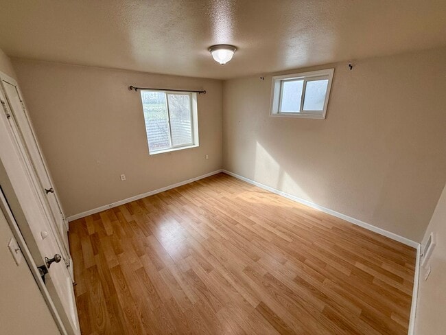 Building Photo - Thomas Duplex