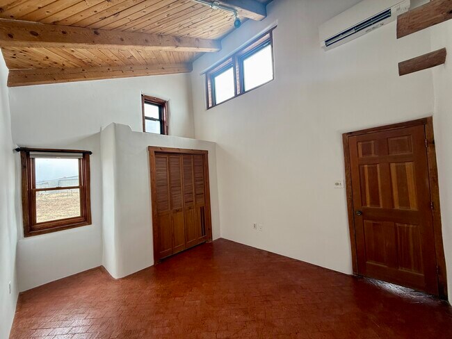 Building Photo - 5 Laughing Raven Rd